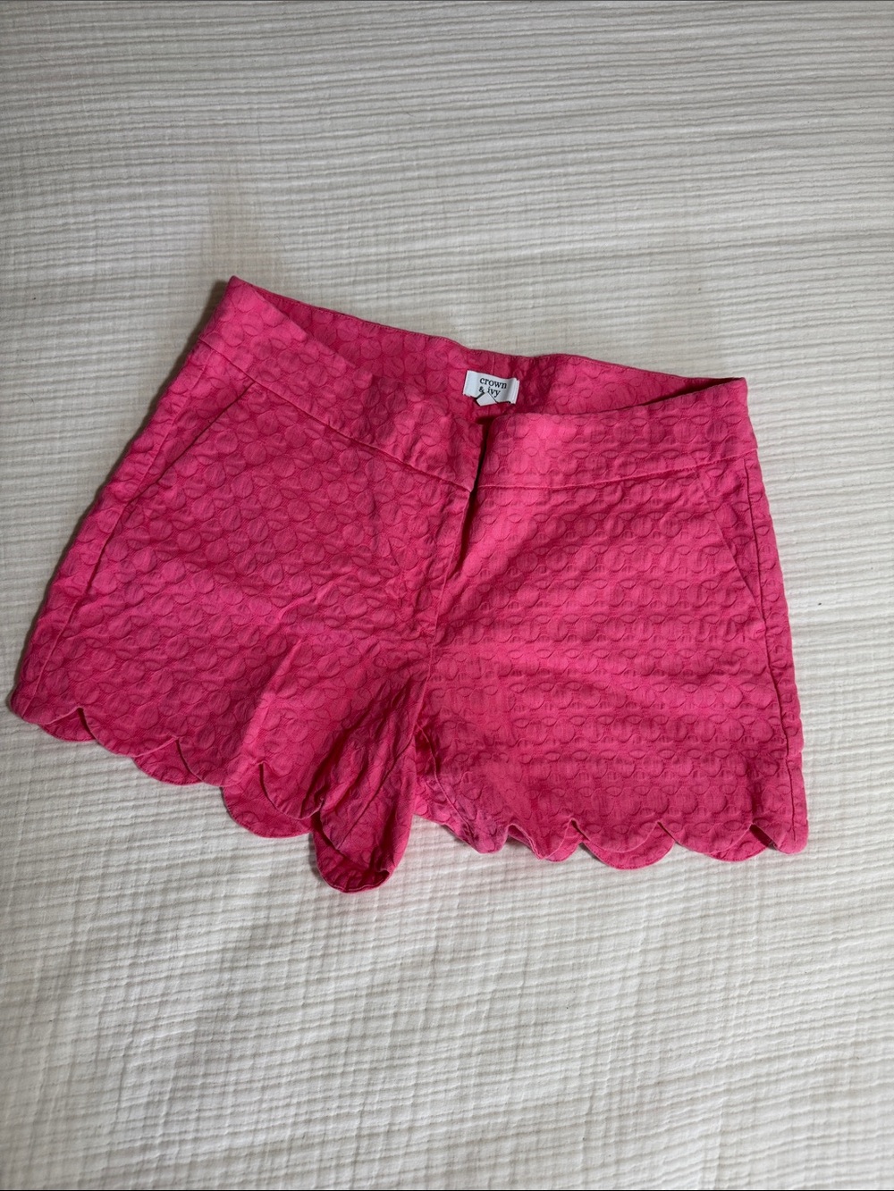 Crown & Ivy Scalloped Women’s Shorts - Coral Pink